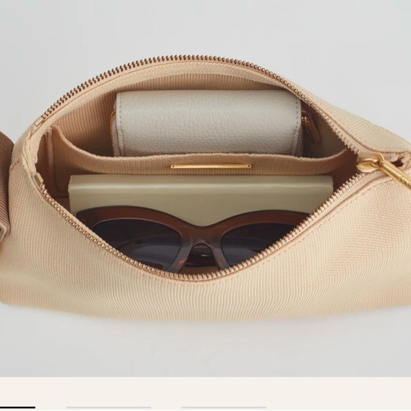 Cuyana Cream and Tan Crossbody Bag with Minimalist Design - Picture 3 of 7